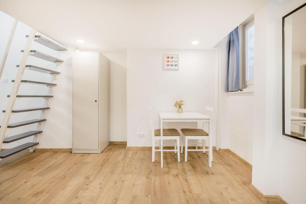 Apartment V12
