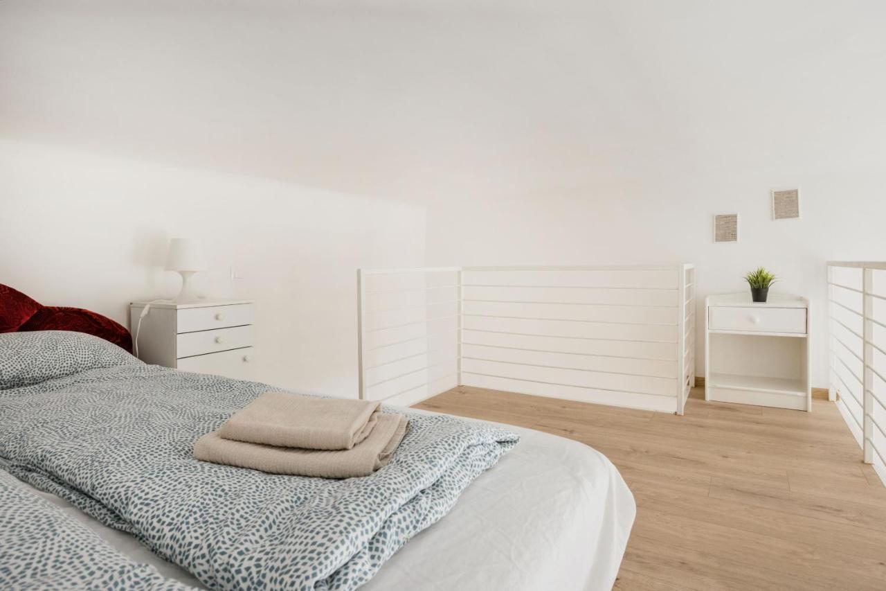 V12 Apartment