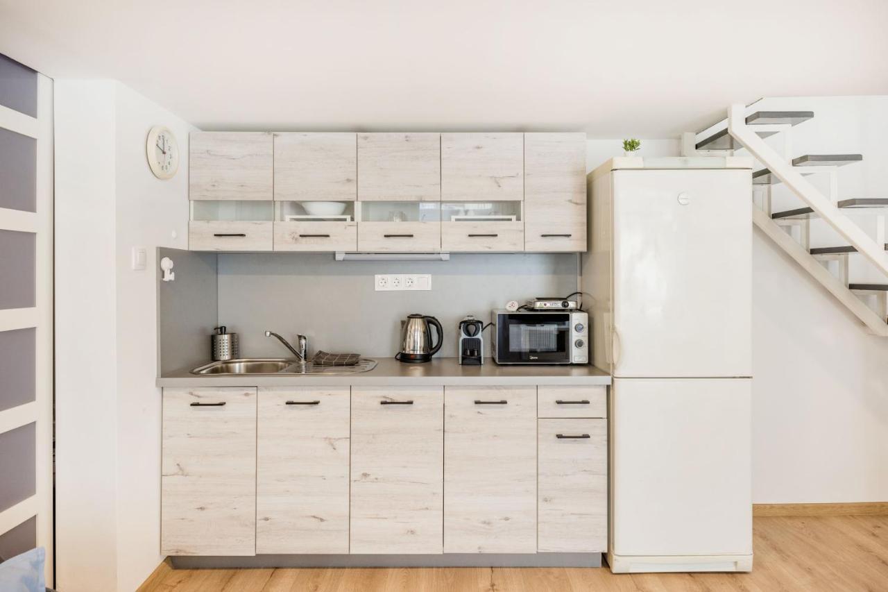 V12 Apartment